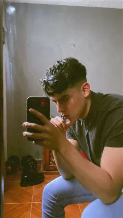 <em>Alex G.</em>